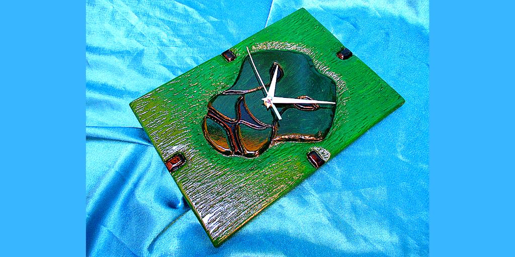 Carving a wall clock. To see how I did it, follow the link and watch the video.–gt powercarving woodcarving woodworking handcarved