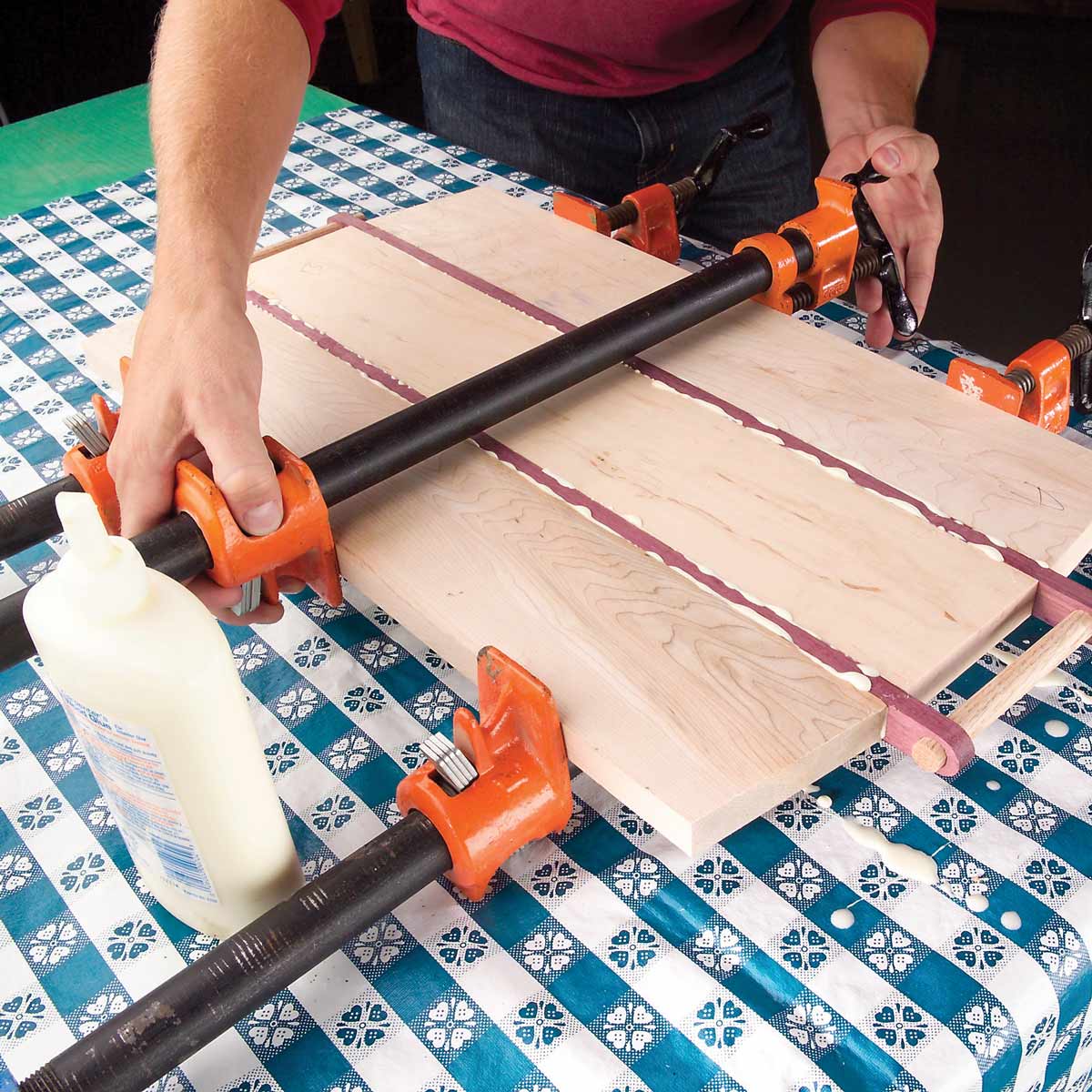 Read this to see how a vinyl tablecloth can come in handy when finishing a woodworking project. DIYprojects lifehacks