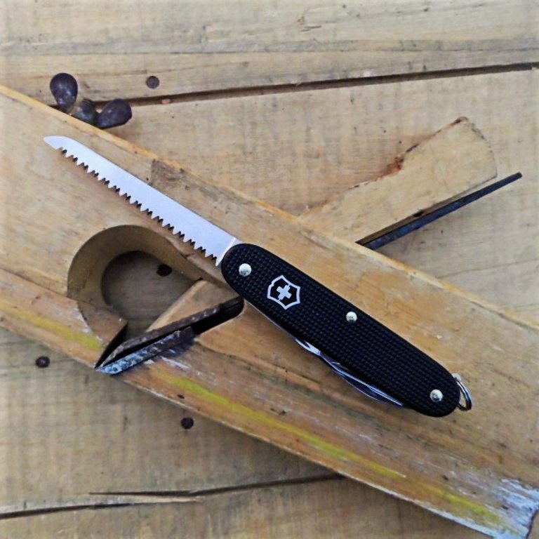 Victorinox Farmer Black Alox Swiss Army Knife myvictorinox victorinox swissarmyknife swissness switzerland pocketknife farmer alox taschenmesser woodworking swissmade balck